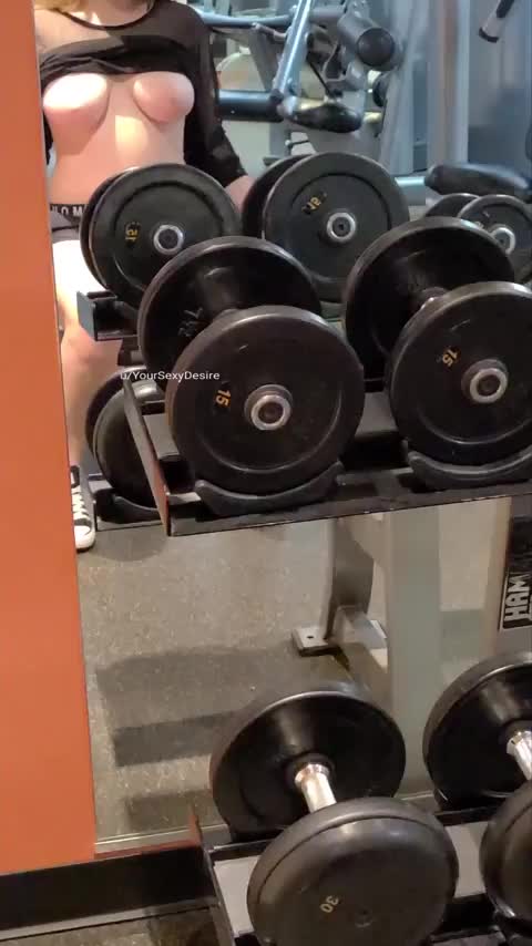 Gym work out with my tits out [GIF] : video clip