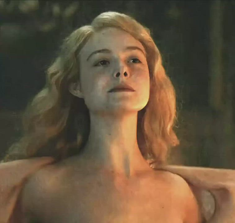 Elle Fanning - One of the best ass in Hollywood : video clip