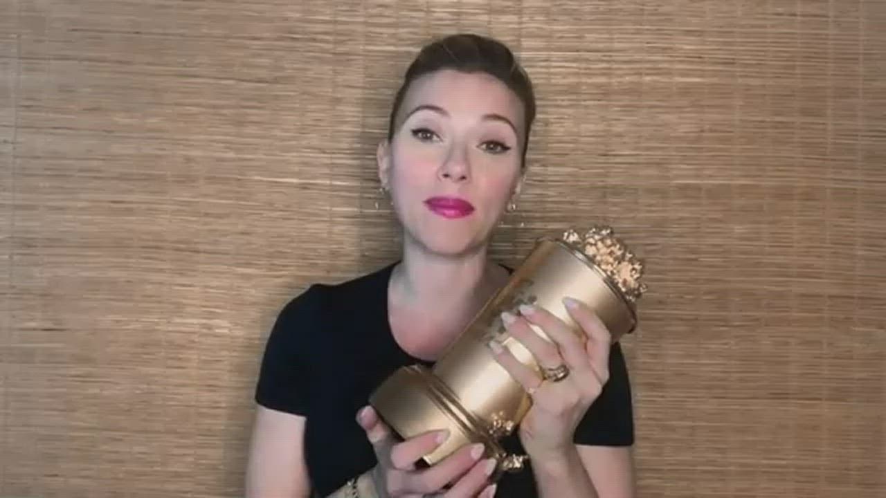 Scarlett Johansson getting Slimed : video clip