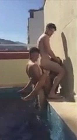 Uhh... what the fuck kinda threesome is this? : video clip