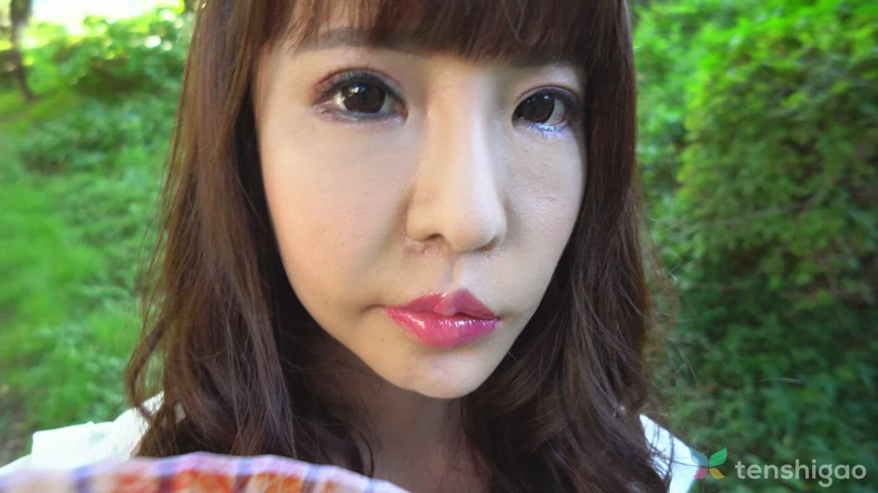 Aya is a shopgirl from Tokyo : video clip