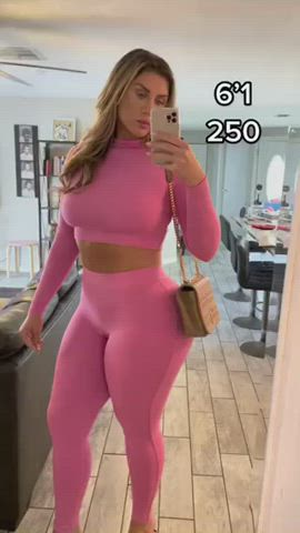 Omg a well built blonde…how big would her dick be 🥵🥵 : video clip