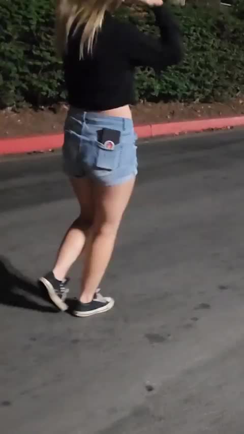 Flashing my boobs in the parking lot [gif] : video clip