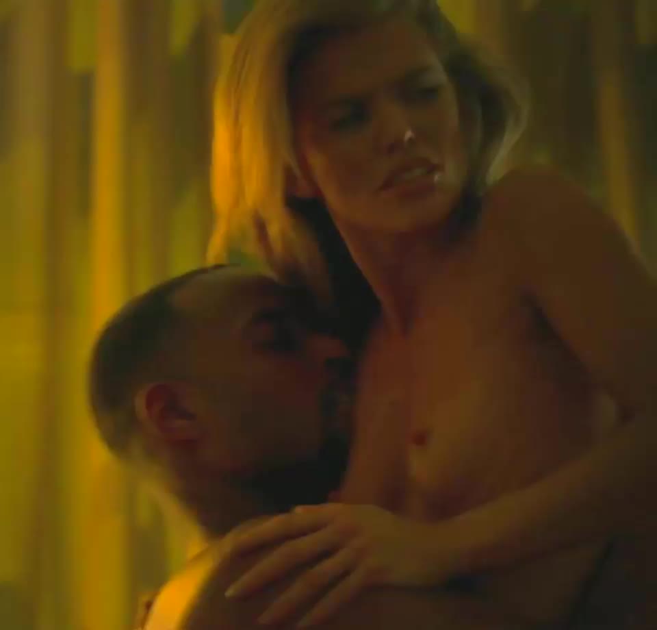 Annalynne McCord : video clip