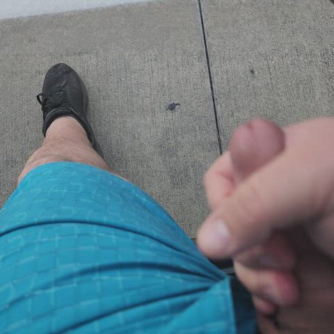 A little public masturbation with a huge cum shot. I wish there was a female to catch it on her face for me : video clip