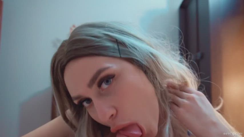 Cute Blonde Babe Gives A Great Pov Blowjob : video clip