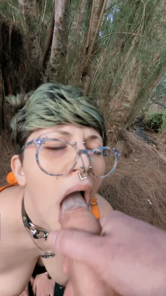 I always learn the nice hidden spots in parks where I can cum in her mouth [OC] : video clip