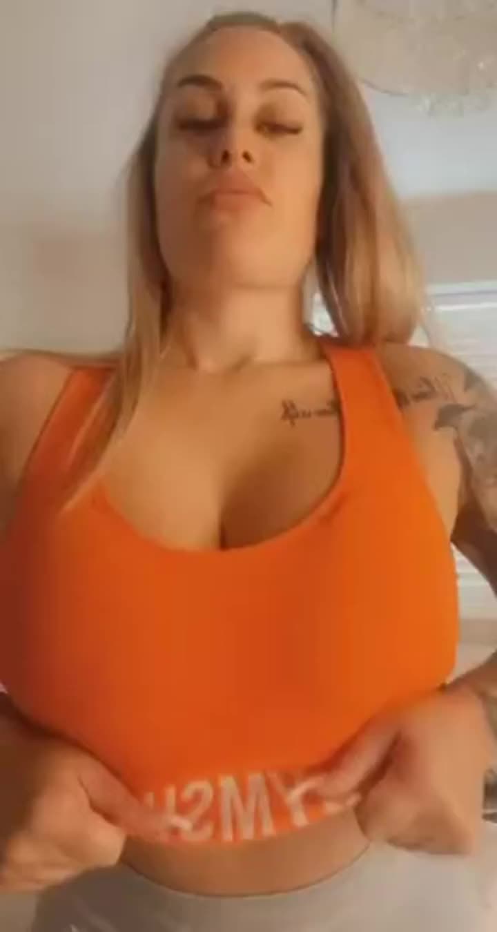 Perfect place to place tongue.. : video clip