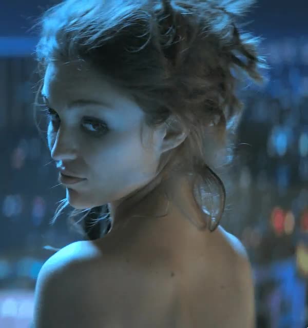 Lili Simmons [gifv] : video clip