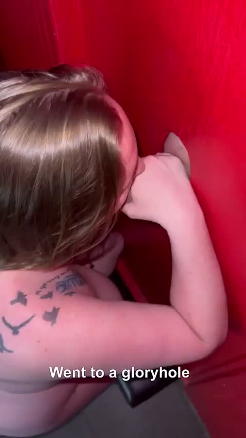 Finishing him with my pussy at the gloryhole : video clip
