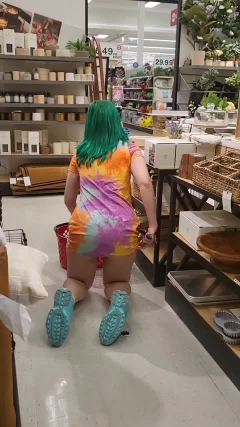 They put it on the bottom shelf just so I have to bend down [GIF] : video clip