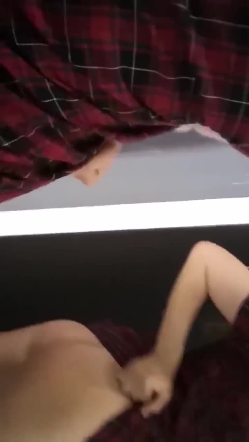 Leave a ⇧ if i made you hard : video clip