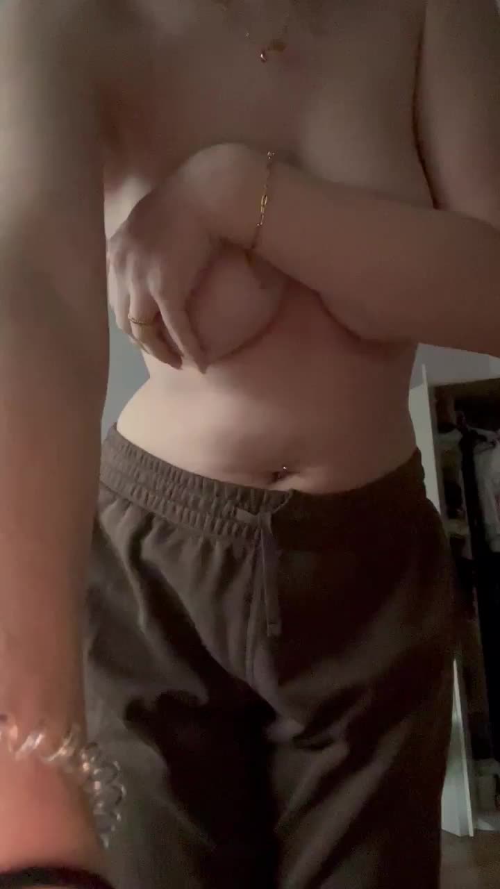 19, just the avarge friendly girl from the neighborhood :) : video clip