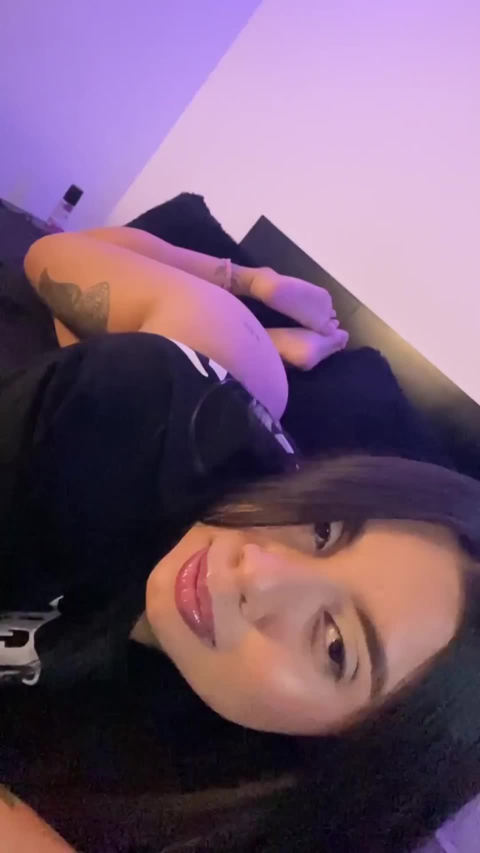 If you eat me out, I'll let you hit it for hours! : video clip