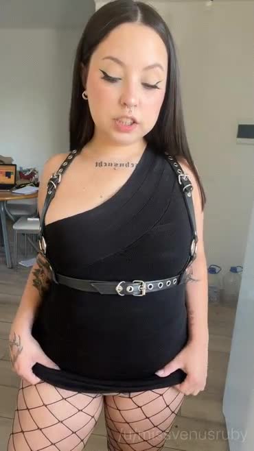 Breed me in the restaurant's restroom : video clip
