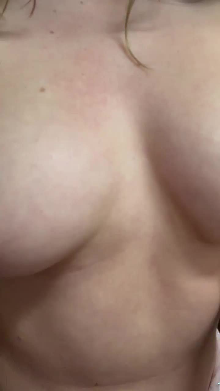 Hi I’m Adriana and I like making you hard : video clip