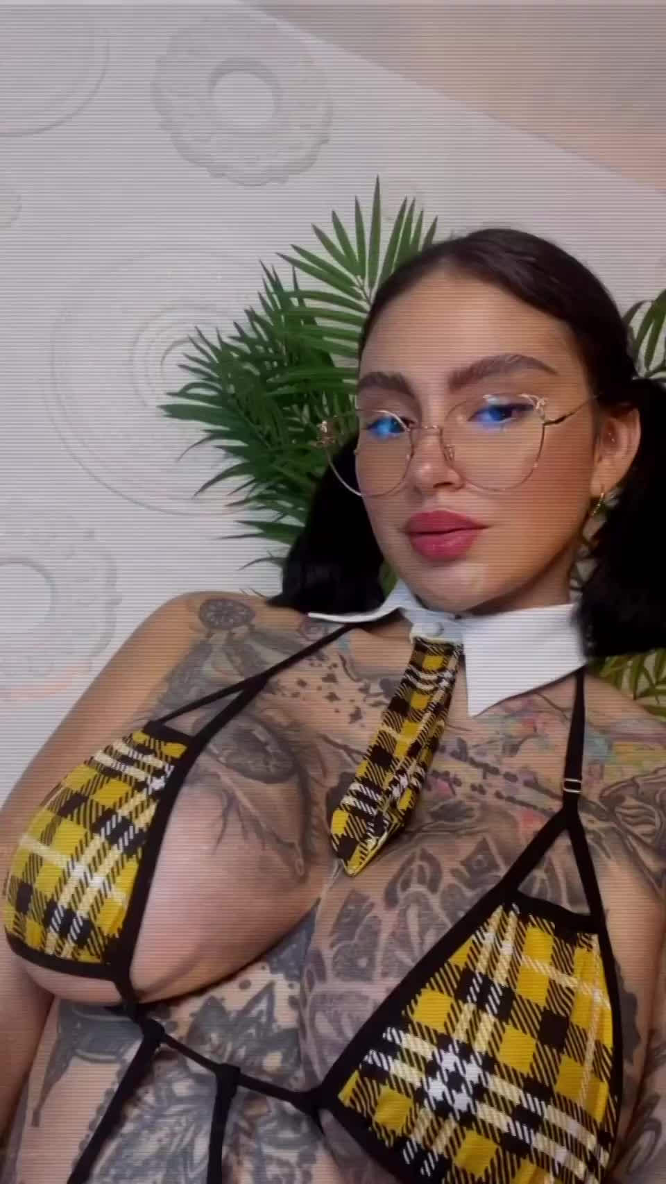 Don’t see many mexican girls here.. so here I am! : video clip