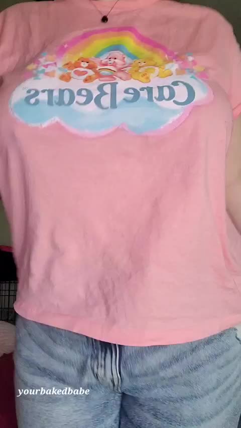 I hide my breasts under baggy clothes : video clip