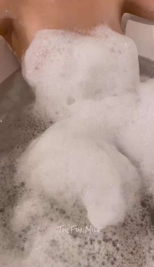 Im telling you bubble baths are the best things ever invented! : video clip