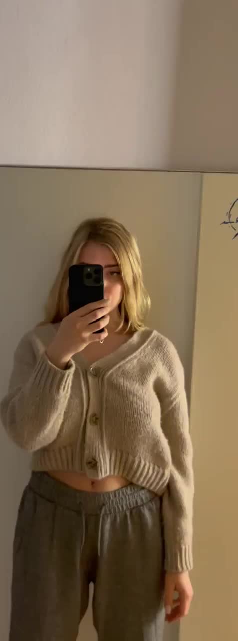Has a 18yo girl ever made you cum? : video clip