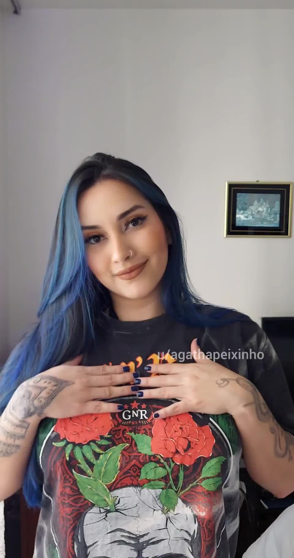 the perfect space for you to stick your face : video clip