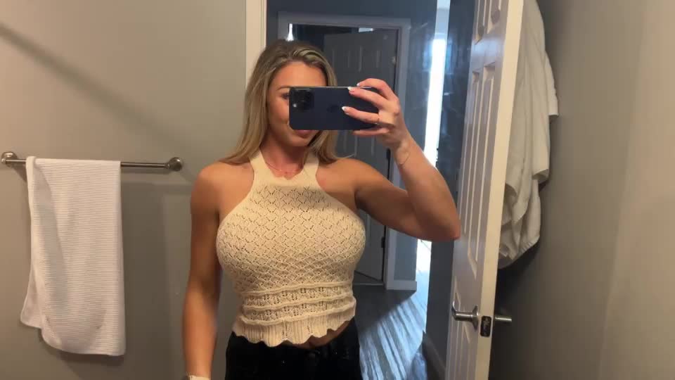 Big tits and tanlines : video clip