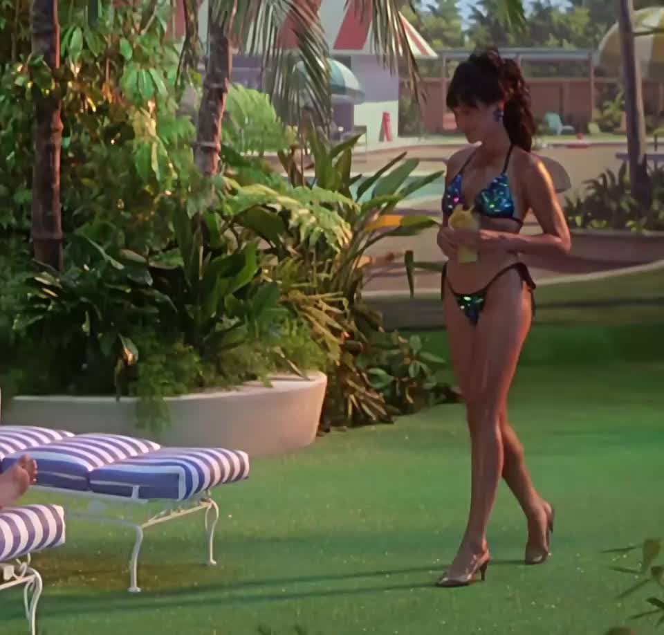 Tia Carrere : Wayne's World (1992) : video clip