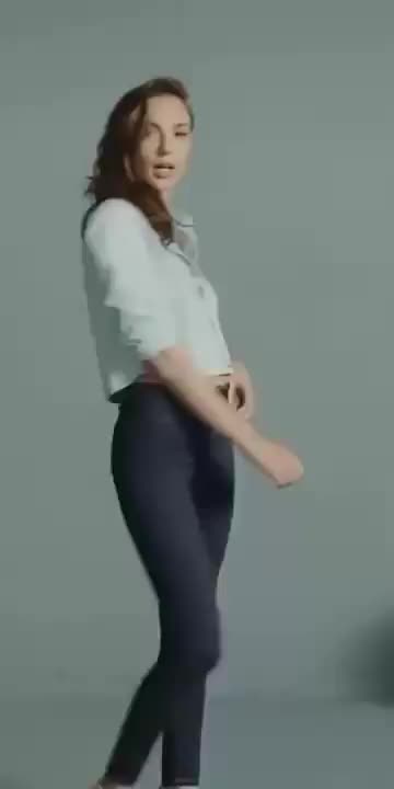 Gal Gadot loves showing off her tight little ass : video clip