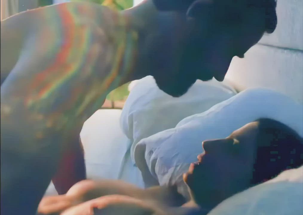 Ilana Glazer's bouncy tits is amazing : video clip