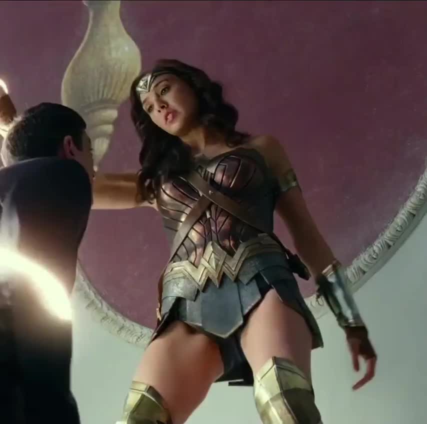 Gal Gadot as Wonder Woman : video clip