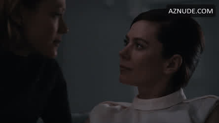 Anna Friel makes the intern eat her out : video clip