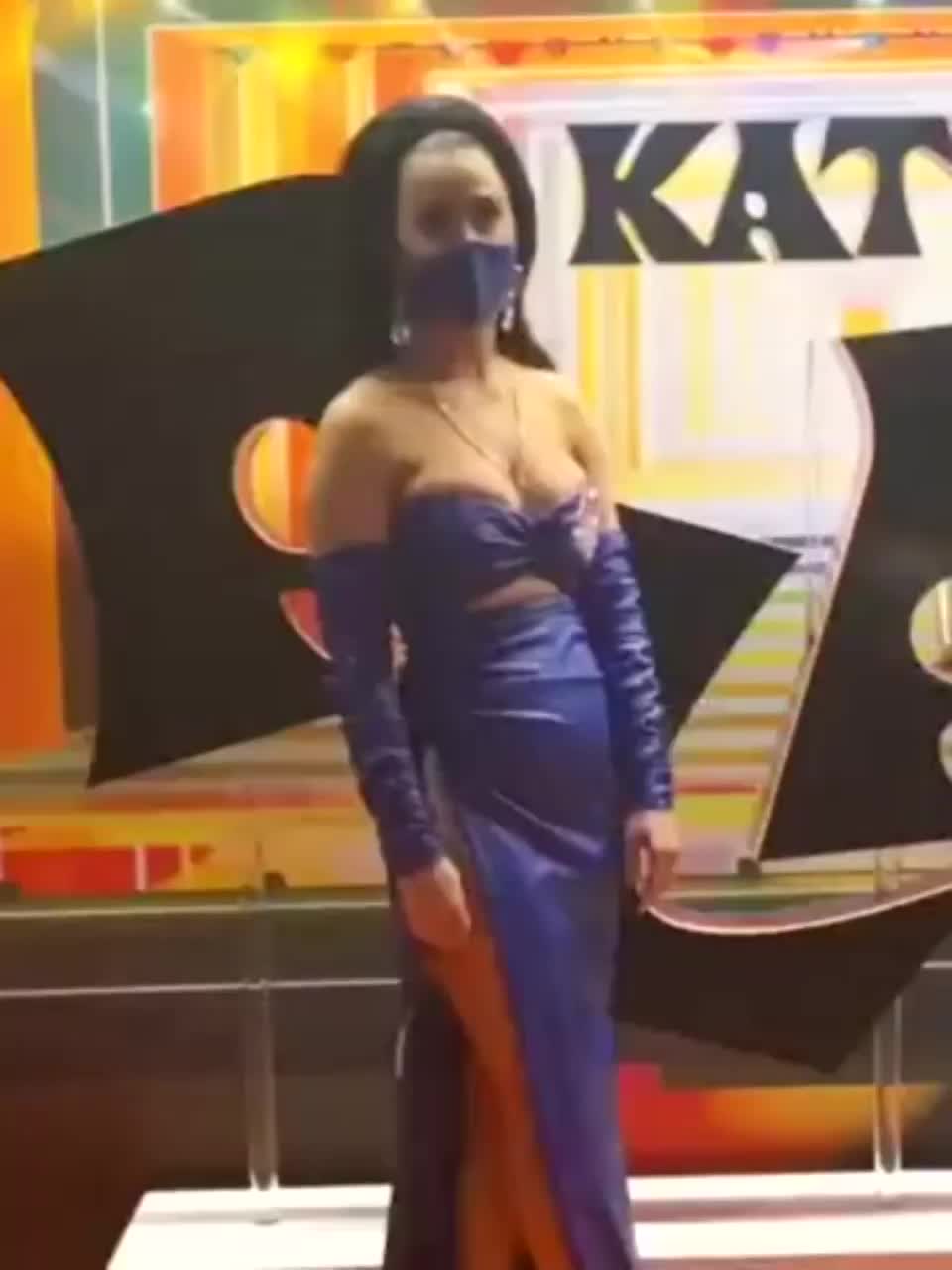 Katy Perry Slapping Her Tit : video clip
