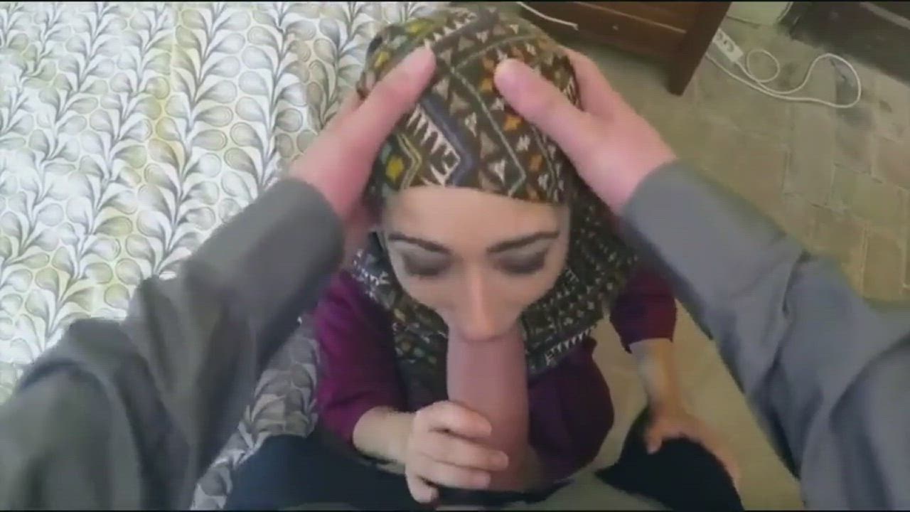 Muslim girl loves big cock : video clip