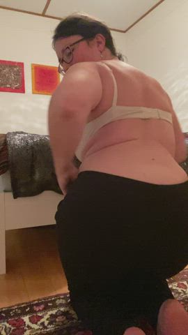 If you like 40 year old moms with fat butts I’m your fucking dreamgirl : video clip