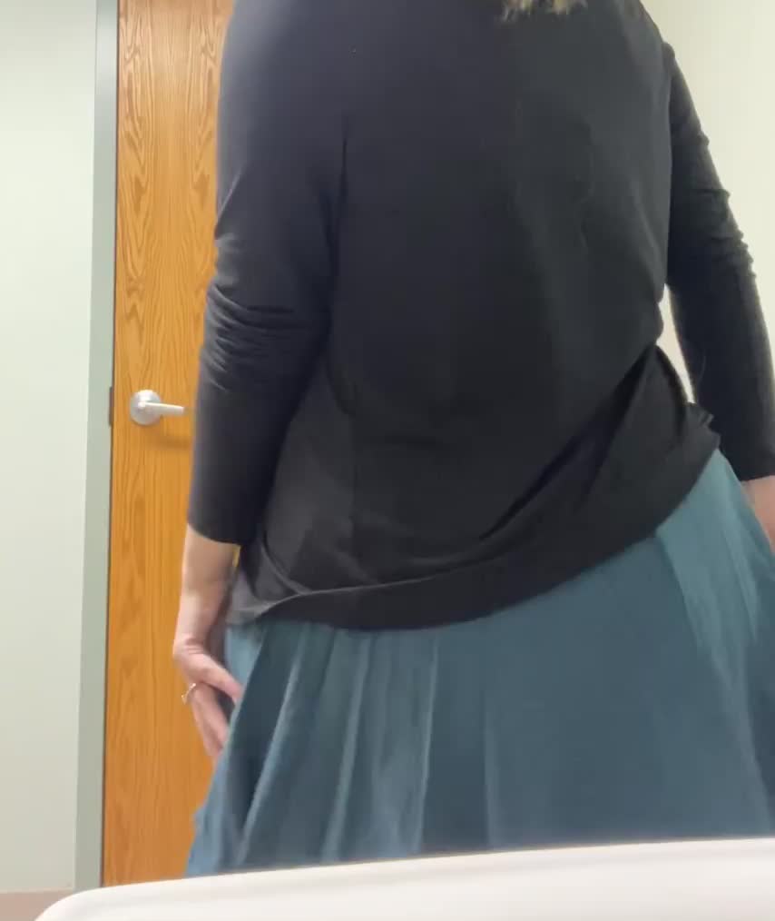 Sneaking a peek while at work : video clip