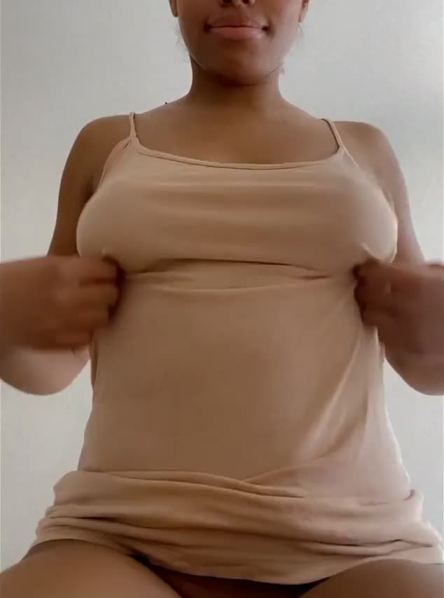 my tits love to be sucked : video clip