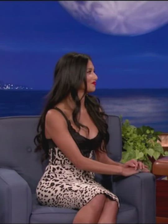 Nicole Scherzinger - Busts Conan For Staring At Her Boobs : video clip