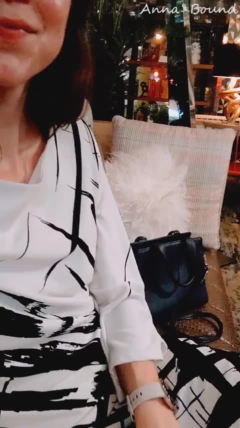 I don't mind when clients are late to meetings...I know how to keep myself entertained 😏 [gif] : video clip