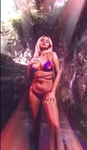 Thick Selena is so hott! : video clip