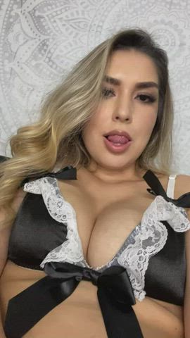 Grab my tits while you fuck this little pussy : video clip