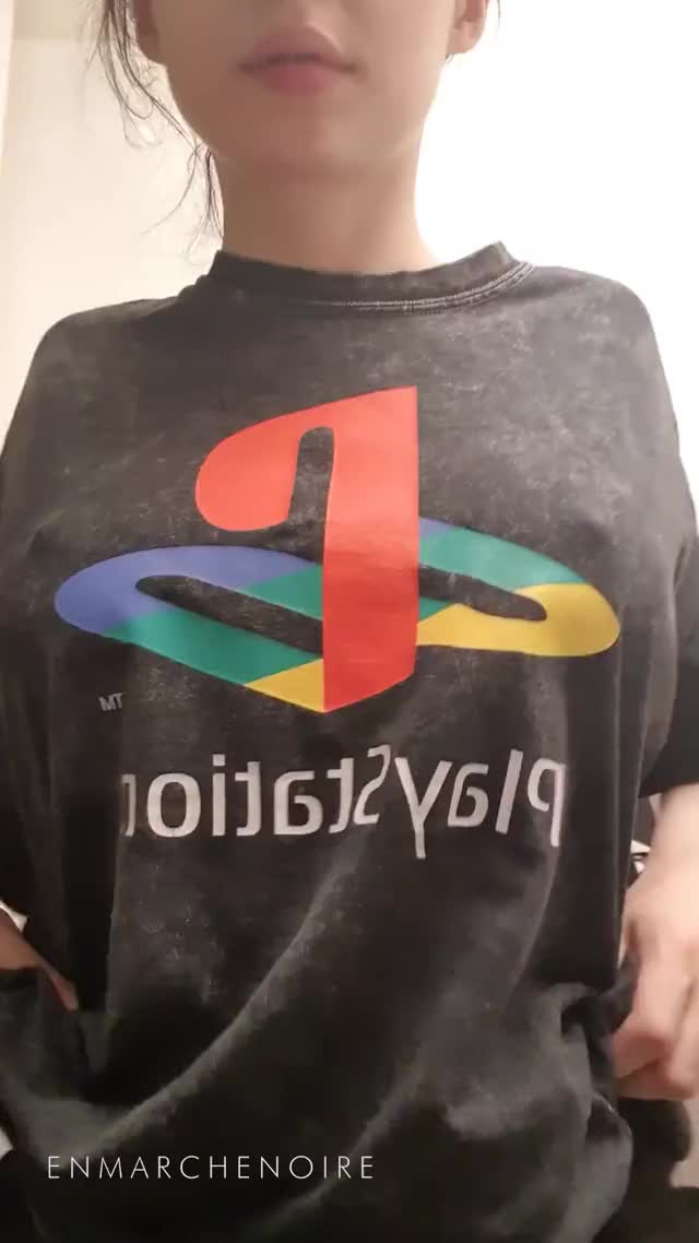 PS5 or my titties? What do you prefer? 🤔 It's for a survey 🤔 (oc) : video clip