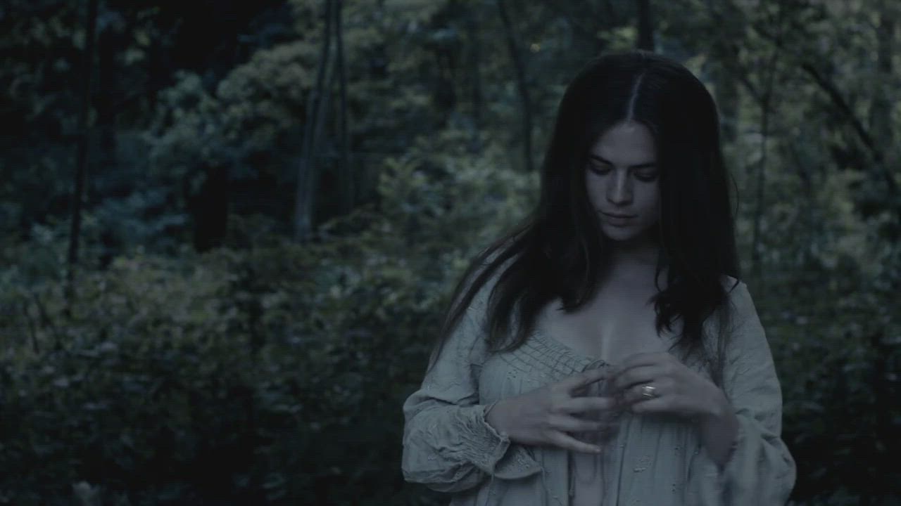 Hayley Atwell in series: THE PILLARS OF THE EARTH (2010) : video clip