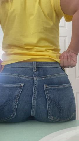 I heard you were wondering what my ass hole looked like under these jeans : video clip