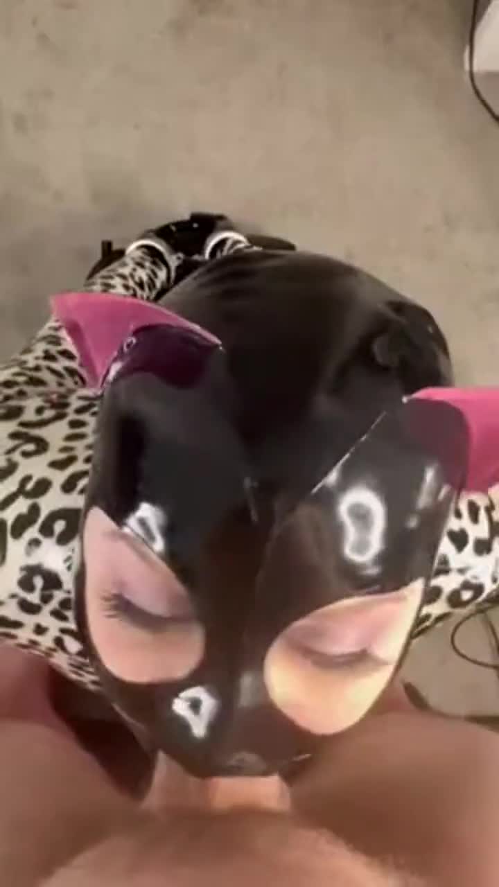 As usual, he tied me up, put on a mask and made me suck his dick : video clip