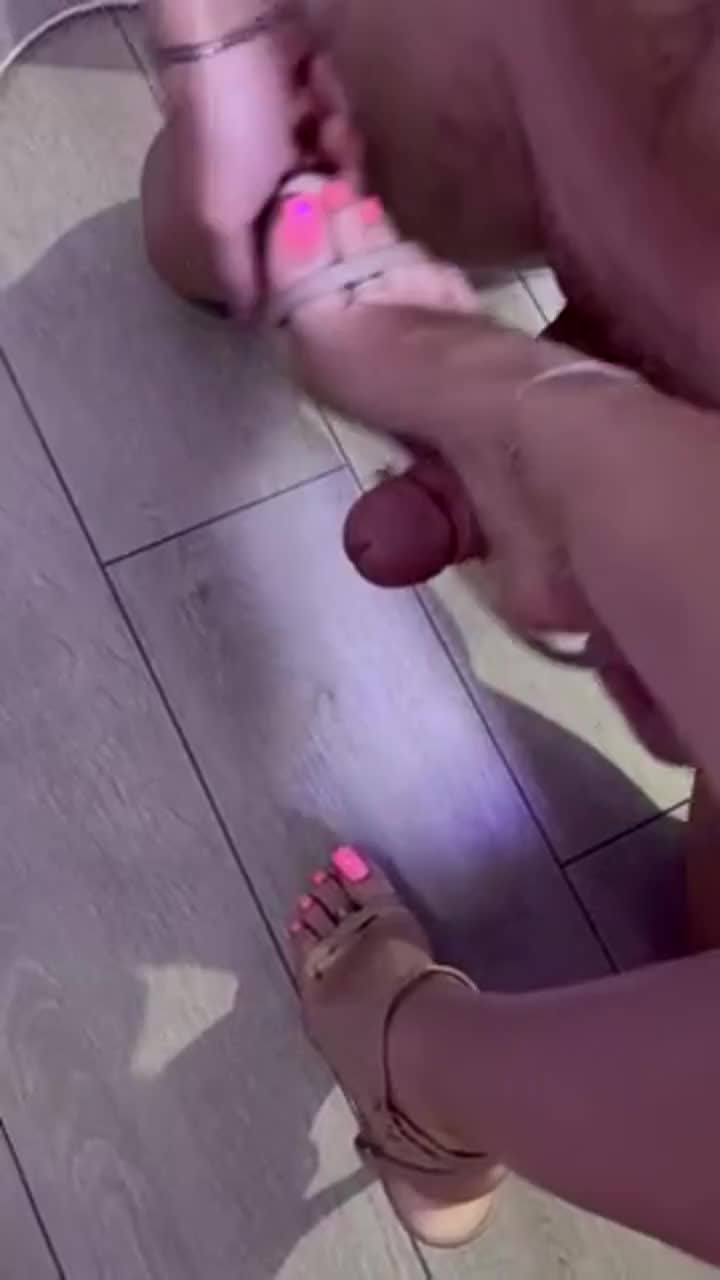 Have you ever have shoejob? ☺️ would you like to try? 😊 : video clip