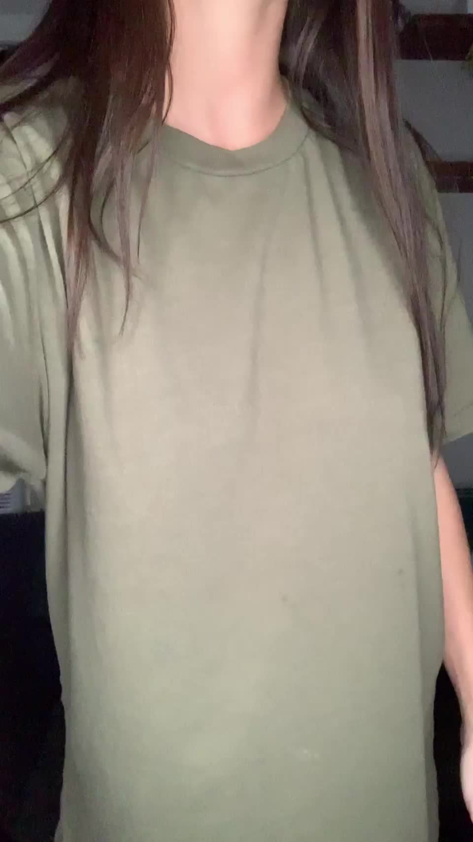 Wait for them 32D tits to be revealed 🙈 : video clip
