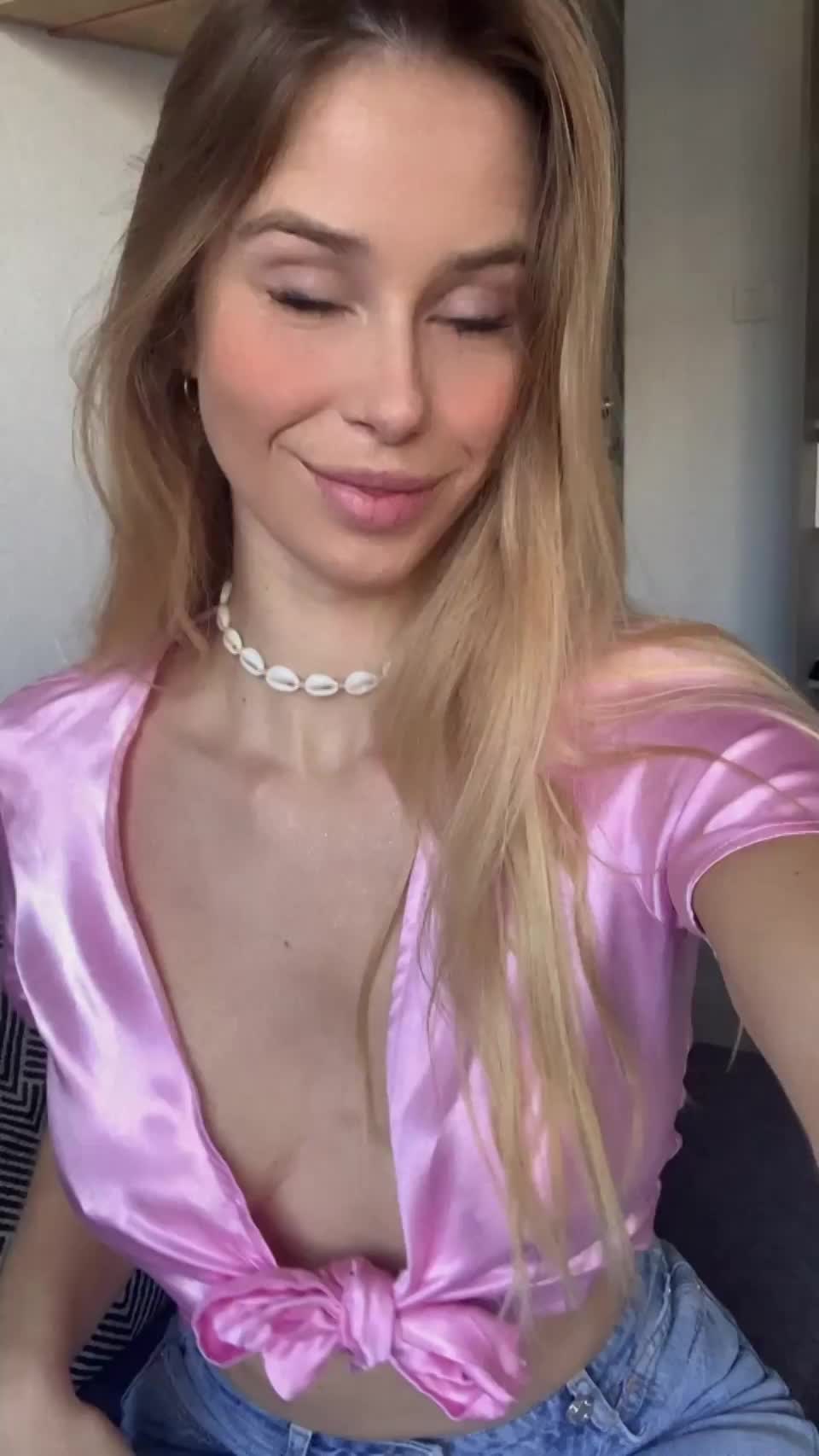 Would you taste my little pussy? : video clip