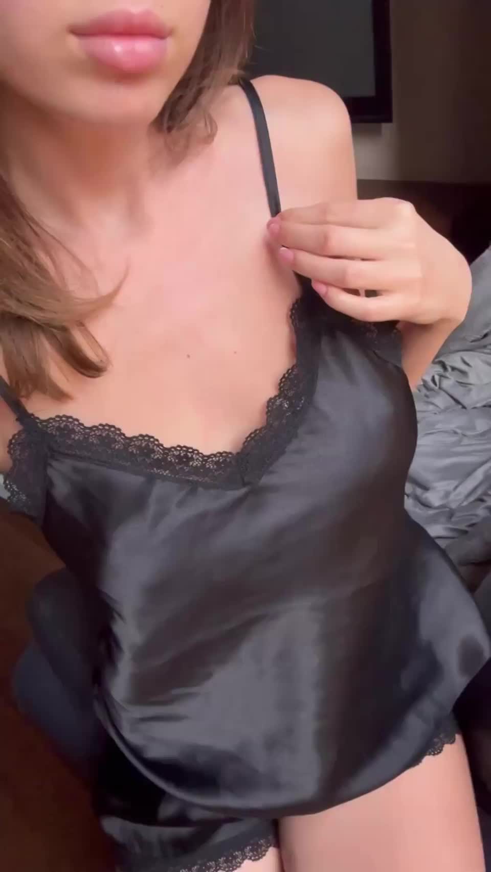 Please enjoy my tits : video clip