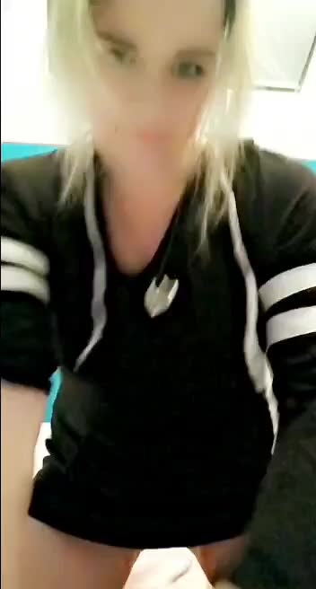 Sweatshirt dress : video clip