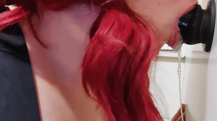Practising my deepthroat skills : video clip
